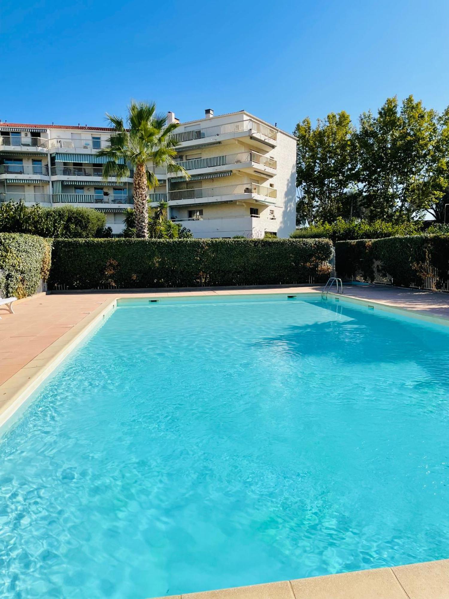 Studio De Standing Climatise, Avec Piscine, Proche De La Mer Fréjus Zewnętrze zdjęcie